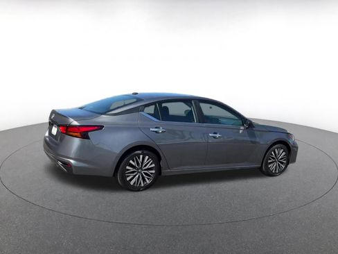 Used 2025 Nissan Altima 2.5 SV image 15