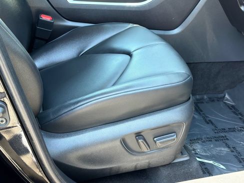 Used 2022 Toyota Highlander XLE AWD/4WD image 10