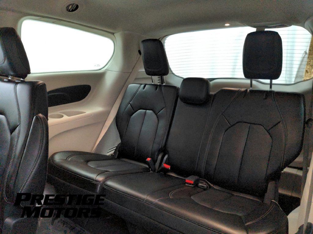 Used 2023 Chrysler Pacifica Touring-L FWD image 23