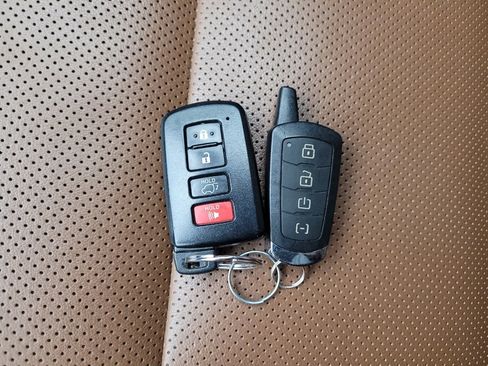 Used 2018 Toyota Highlander Limited Platinum AWD/4WD image 27