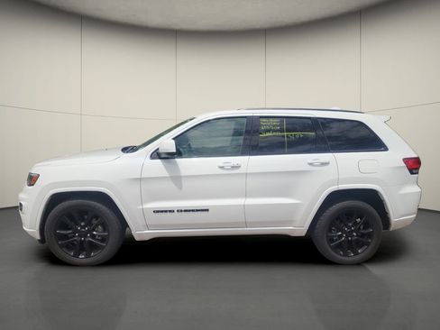 Used 2021 Jeep Grand Cherokee Laredo X AWD/4WD image 4