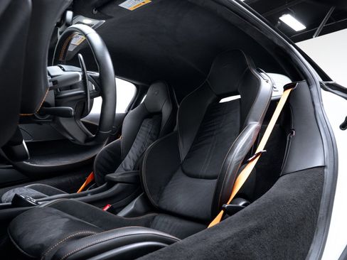 Used 2019 McLaren 570S Coupe RWD image 2