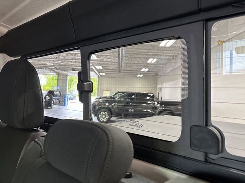 Used 2023 Jeep Gladiator Sport AWD/4WD image 29