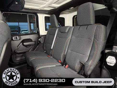 Used 2025 Jeep Wrangler Unlimited Rubicon AWD/4WD image 17