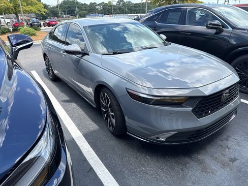 Used 2023 Honda Accord Touring image 1