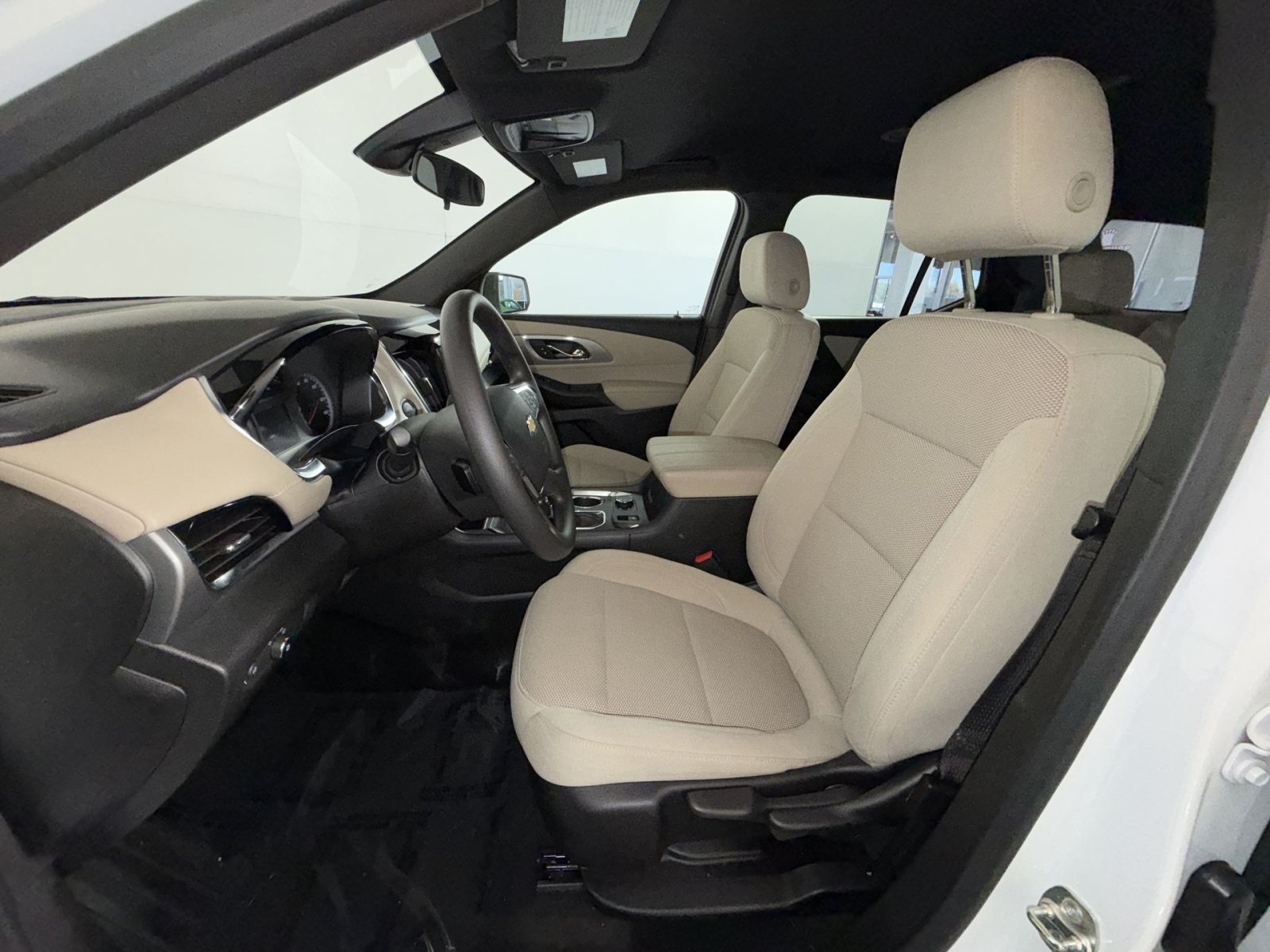 Used 2023 Chevrolet Traverse LS FWD image 13