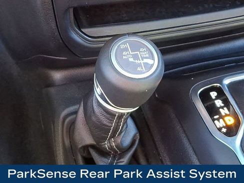 Used 2024 Jeep Wrangler Unlimited Sahara w/ Technology Group AWD/4WD image 19