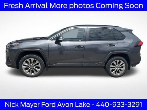 Used 2022 Toyota RAV4 XLE Premium AWD/4WD image 3