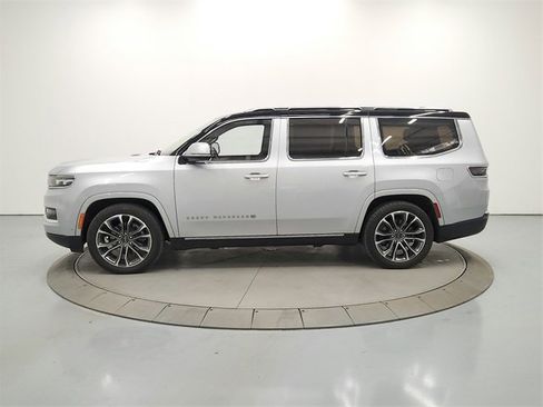 Used 2022 Jeep Grand Wagoneer Series III w/ Rear Seat Video Group 1 image 4