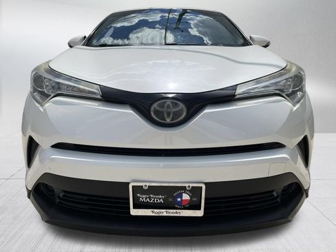 Used 2018 Toyota C-HR XLE FWD image 2