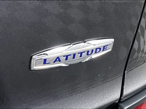 Used 2019 Jeep Cherokee Latitude Plus FWD image 23