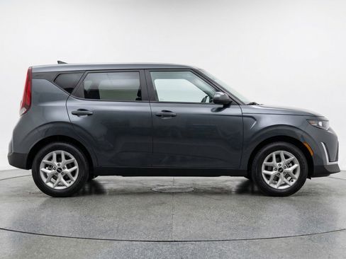 Used 2025 Kia Soul LX w/ LX Technology Package FWD image 11