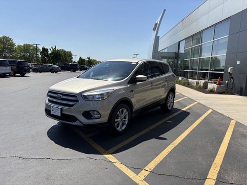Used 2017 Ford Escape SE AWD/4WD image 3