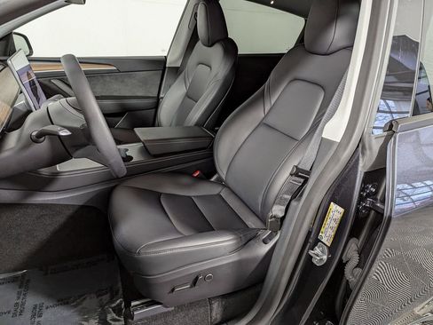 Used 2025 Tesla Model Y Long Range image 14