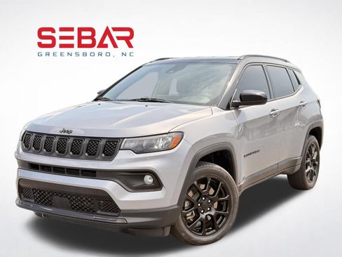 Used 2023 Jeep Compass Latitude AWD/4WD image 1