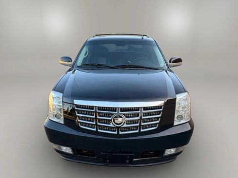 Used 2011 Cadillac Escalade EXT Premium AWD/4WD image 4
