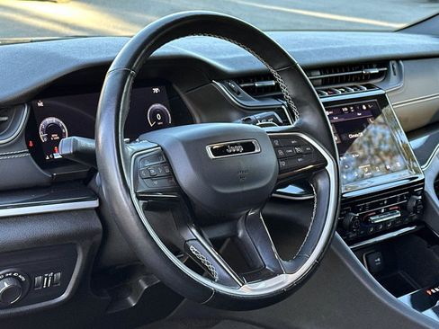 Used 2022 Jeep Grand Cherokee L Laredo image 30