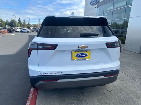 Used 2025 Chevrolet Equinox LT image 3