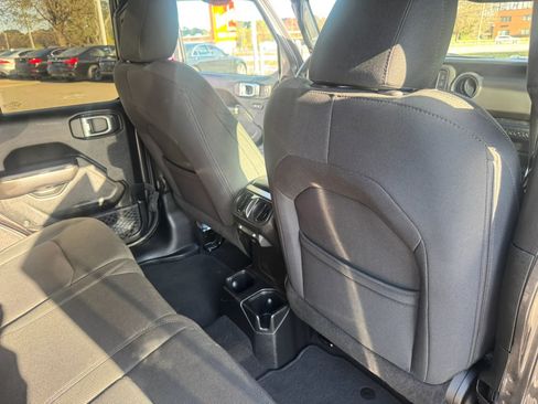 Used 2018 Jeep Wrangler Unlimited Sport S image 35