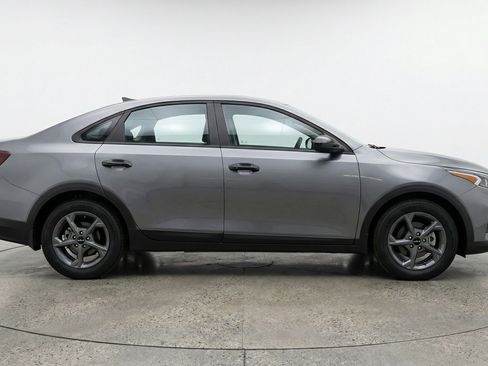 Used 2025 Kia K4 FWD image 11