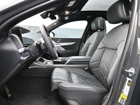 Used 2023 BMW i7 xDrive60 AWD/4WD image 10