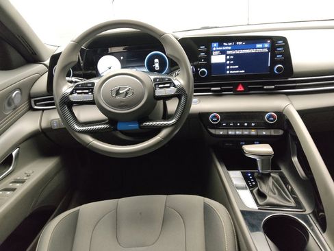 Used 2021 Hyundai Elantra SEL w/ Convenience Package image 22