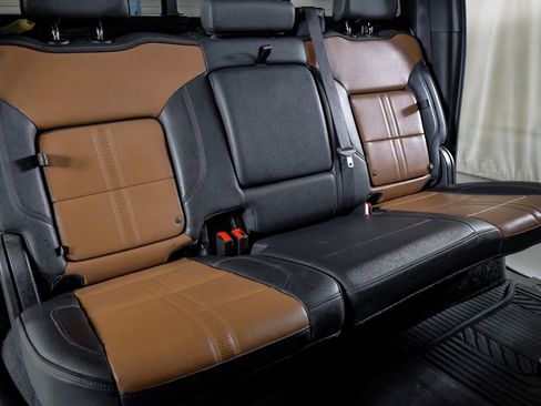 Used 2024 Chevrolet Silverado 2500 High Country w/ High Country Premium Package image 33