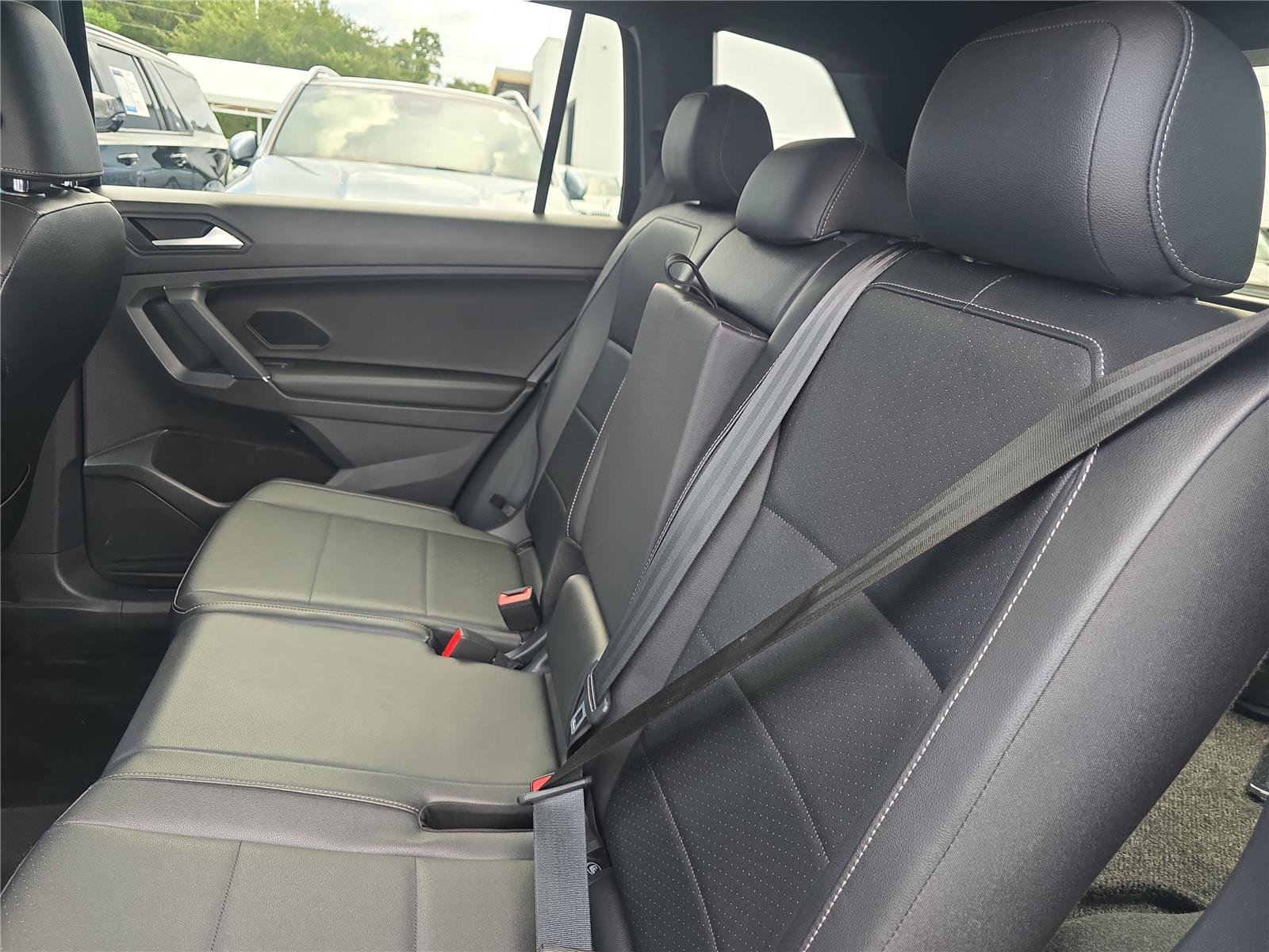 Used 2020 Volkswagen Tiguan SE R-Line AWD/4WD image 14