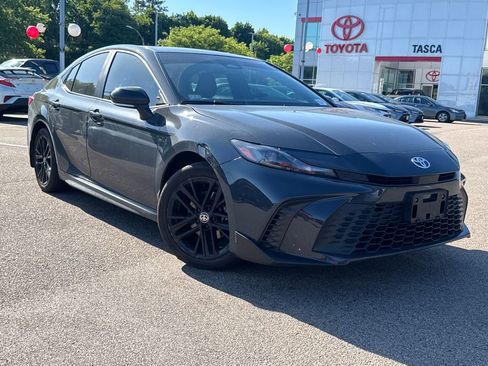 Used 2025 Toyota Camry SE w/ Convenience Package AWD/4WD image 1