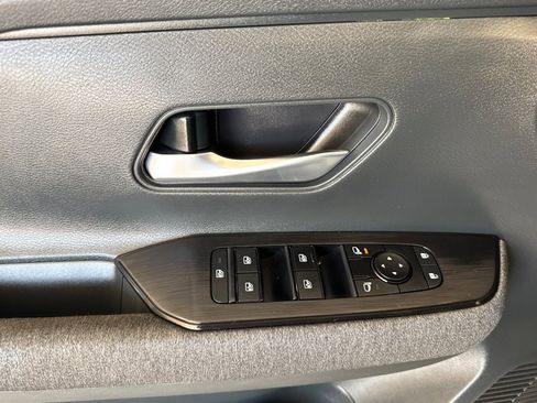 Used 2025 Nissan Kicks SV image 10