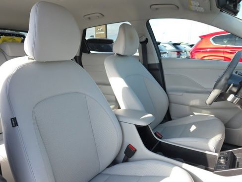 Certified 2024 Hyundai Kona SEL w/ Convenience Package image 9