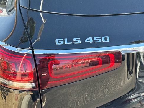 Used 2020 Mercedes-Benz GLS 450 4MATIC image 27