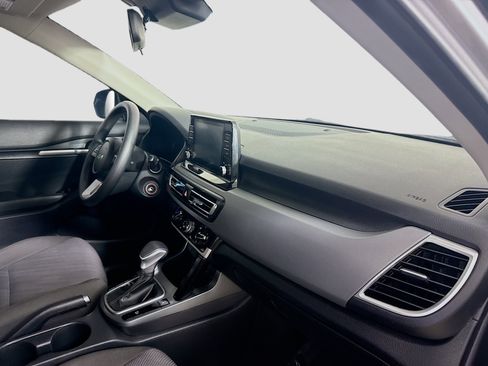 Used 2022 Kia Seltos LX image 29