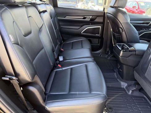 Used 2024 Kia Telluride LX image 9