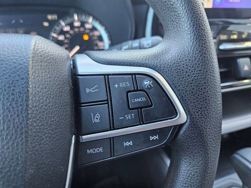 Used 2023 Toyota Highlander L image 14