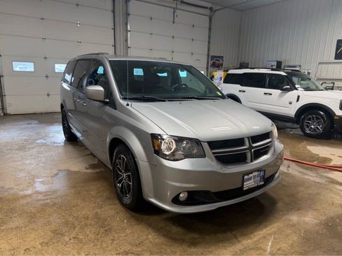 Used 2017 Dodge Grand Caravan GT image 2