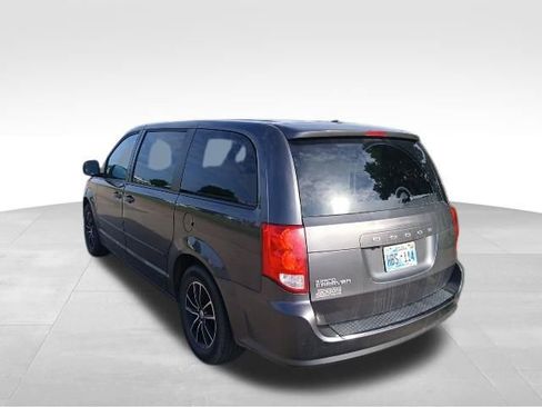 Used 2017 Dodge Grand Caravan SXT w/ Blacktop Package FWD image 2