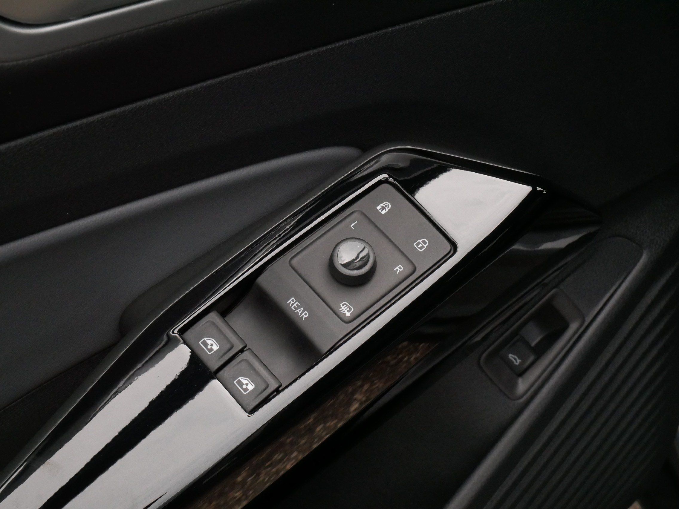 Certified 2023 Volkswagen ID.4 Pro S AWD/4WD image 19