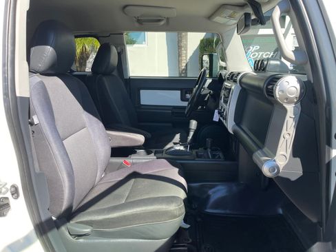 Used 2014 Toyota FJ Cruiser 4WD w/ Upgrade Package image 21