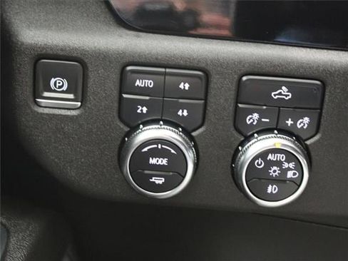 Used 2024 GMC Sierra 1500 Elevation w/ LPO, Elevation Black Package image 13