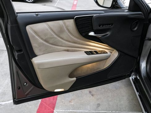 Used 2021 Lexus LS 500 w/ Accessory Package (Z1) image 47