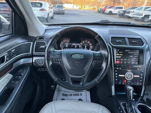 Used 2017 Ford Explorer Platinum image 19