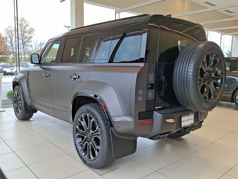 New 2026 Land Rover Defender 110 image 4