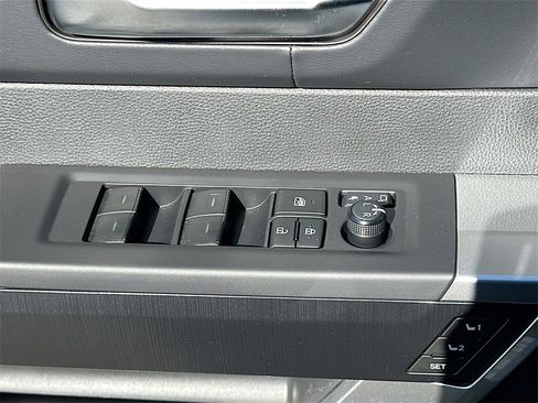 Used 2025 Toyota Sequoia Platinum image 18