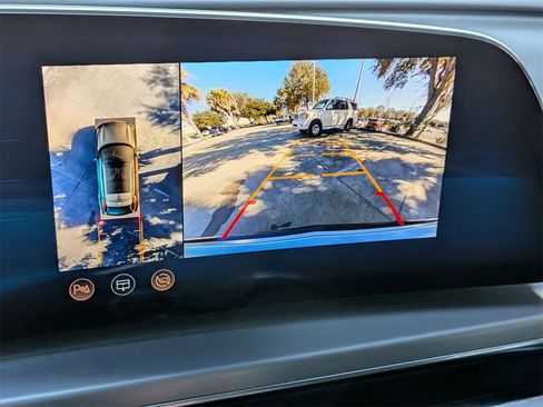 Used 2025 Cadillac Lyriq Sport image 16