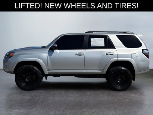 Used 2023 Toyota 4Runner TRD Off-Road Premium AWD/4WD image 6