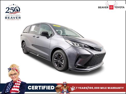 Used 2025 Toyota Sienna XSE AWD/4WD image 1