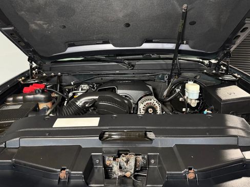 Used 2010 Chevrolet Avalanche LT w/ Luxury Package RWD image 8