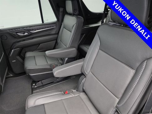Used 2023 GMC Yukon Denali w/ Advanced Technology Package image 17