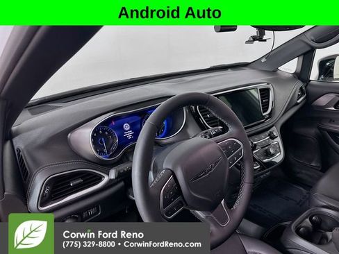 Used 2025 Chrysler Pacifica Select AWD/4WD image 9